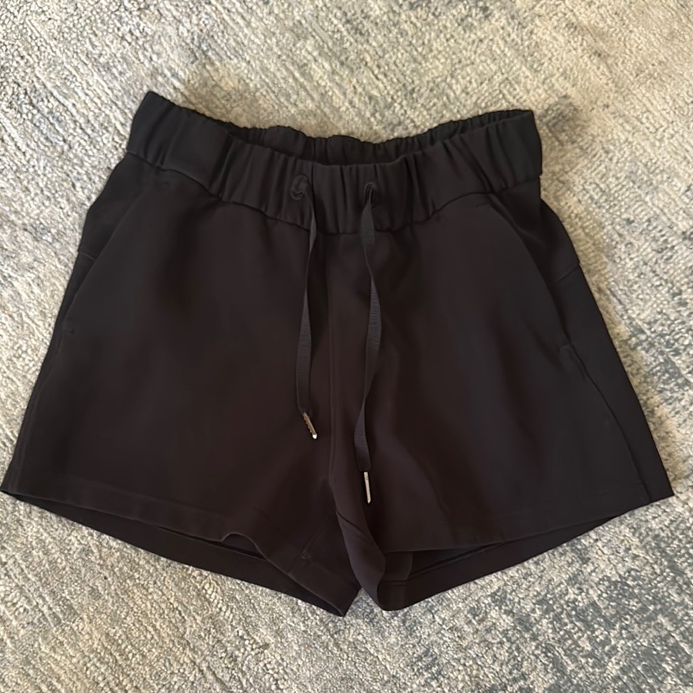 Lululemon On The Fly Short *Woven *2.5"
Black sz 2 - Picture 4 of 5